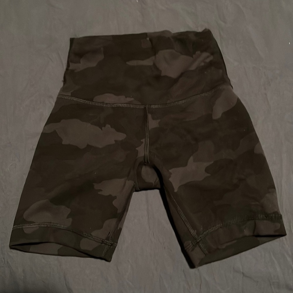 Lululemon Athletica shorts size 2; black/grey camo, EUC